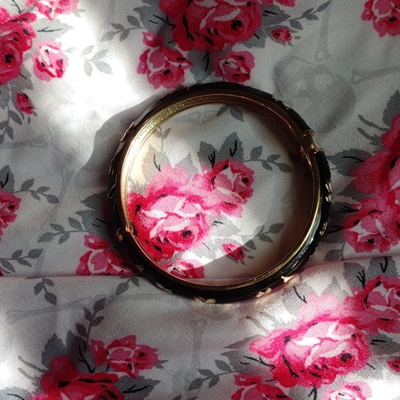 BETSY JOHNSON BANGLE - Picture 3 of 3